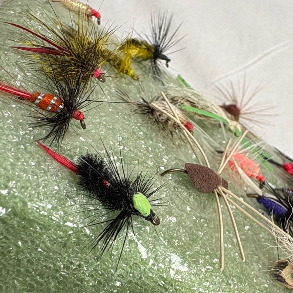 26 Homemade Assorted Fishing Flies Set - Picture 7 of 12